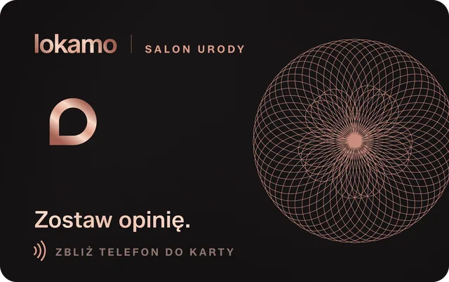 Karta NFC dla salonu kosmetycznego, wariant Onyks: czarna karta z różaną rozetą, napis „Zostaw opinię.”